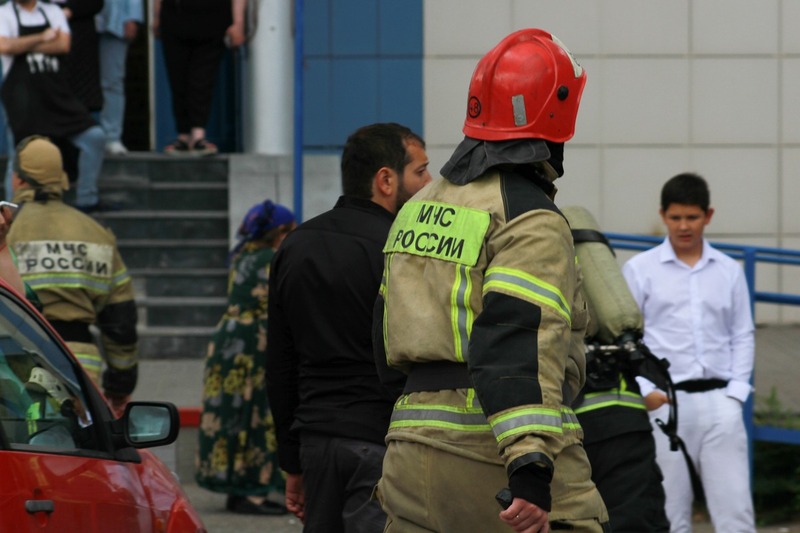 Пожарные потушили пожар в кафе «Сказка» на Баумана