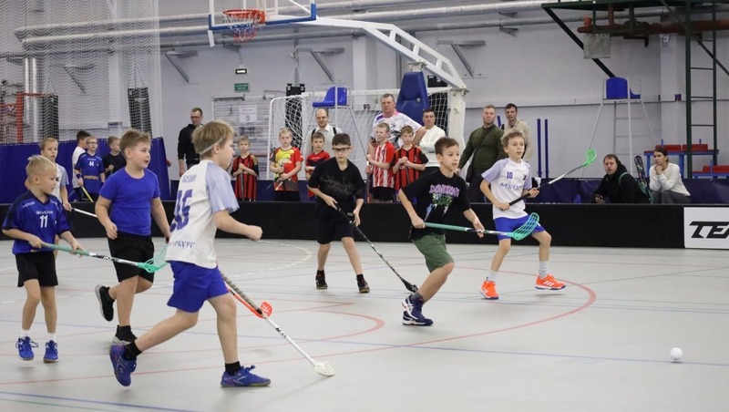136 юных спортсменов приняли участие в турнире по флорболу в Красносельском районе в Петербурге