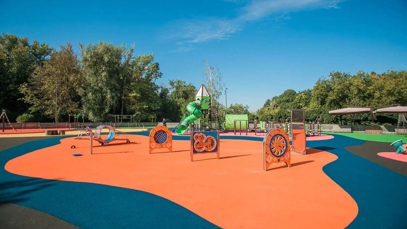 Обновлённую детскую игровую площадку открыли в парке «Швейцария»