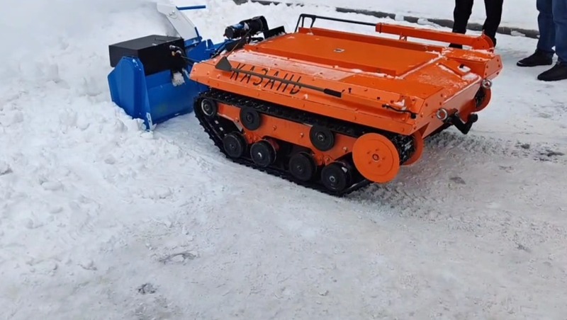 Роботов для уборки снега во дворах запустят в Казани