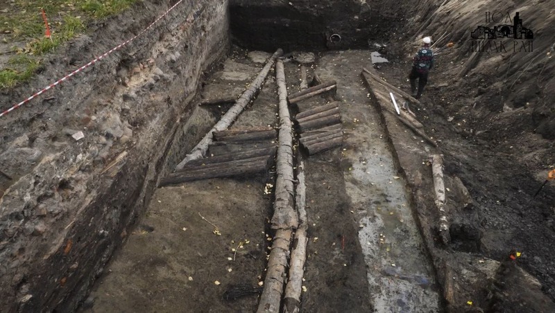 Археологи обнаружили водопроводную систему XVII века у Малоохтинского моста