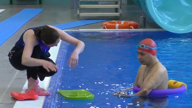 Для ветеранов СВО провели тренировку по адаптивному плаванию в Магадане
