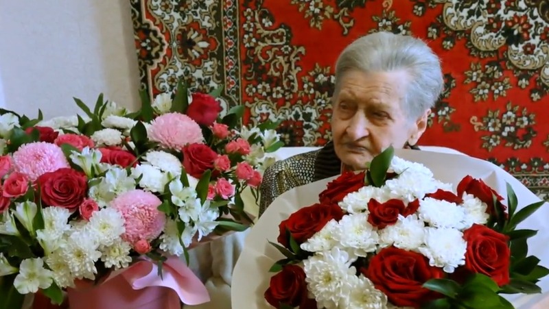 В. Путин и С. Носов поздравили магаданскую труженицу тыла Минюкову со 100-летием