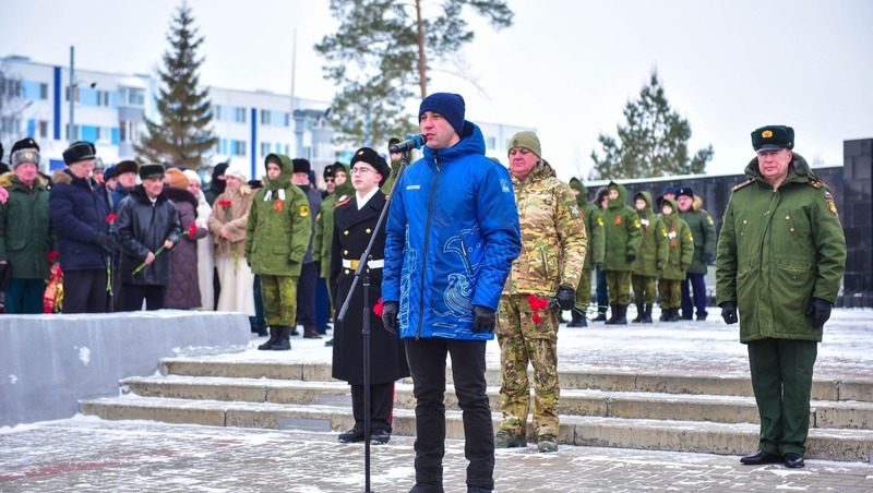 Челнинцы возложили цветы к Вечному огню в День защитника Отечества