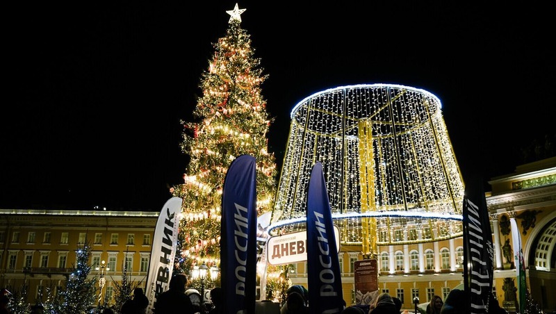 Более 70 тыс. открыток отправили новогодней почтой из Петербурга в 2025 году