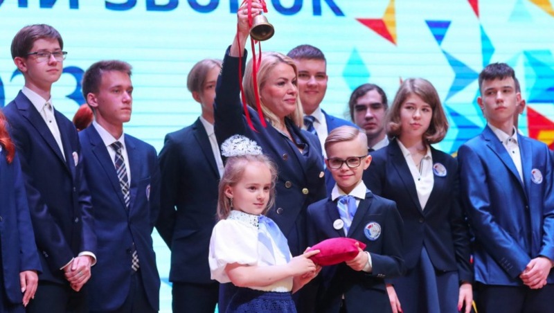 Беглов и Бельский поздравили выпускников с праздником последнего школьного звонка