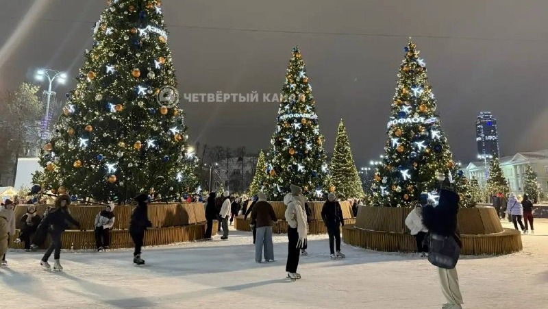Около 60 тыс. человек посетили каток на площади 1905 года в Екатеринбурге