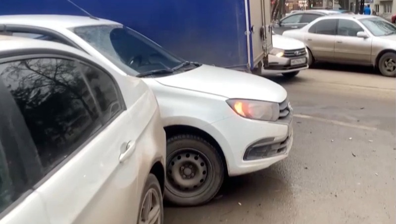 Газель протаранила 7 машин в ДТП в Уфе