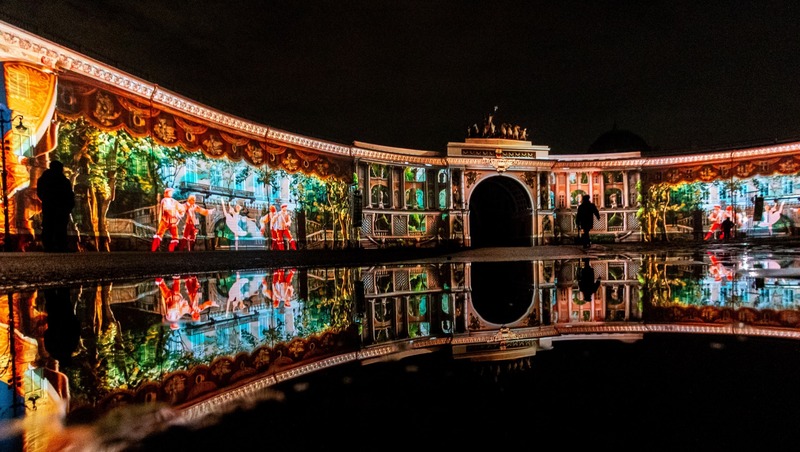 100 тыс. человек посетили световое шоу к 185-летию со дня рождения Чайковского в Петербурге