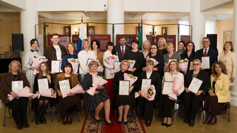 Лучших деятелей культуры в честь профессионального праздника наградили в Хабаровске