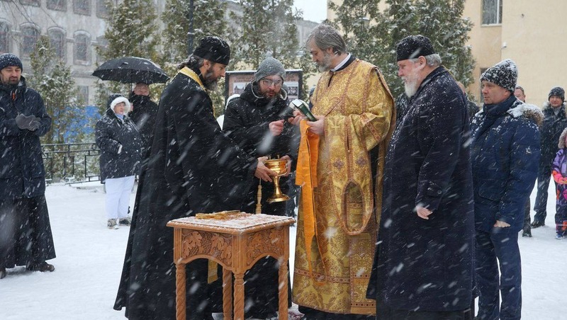 Первый камень сквера в память о медиках заложили в Пушкинском районе
