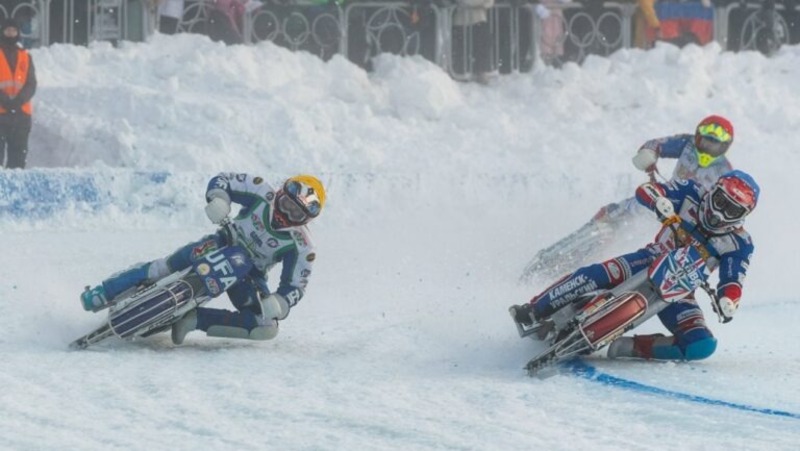 Свердловчанин завоевал серебро на этапе чемпионата России по мотогонкам на льду
