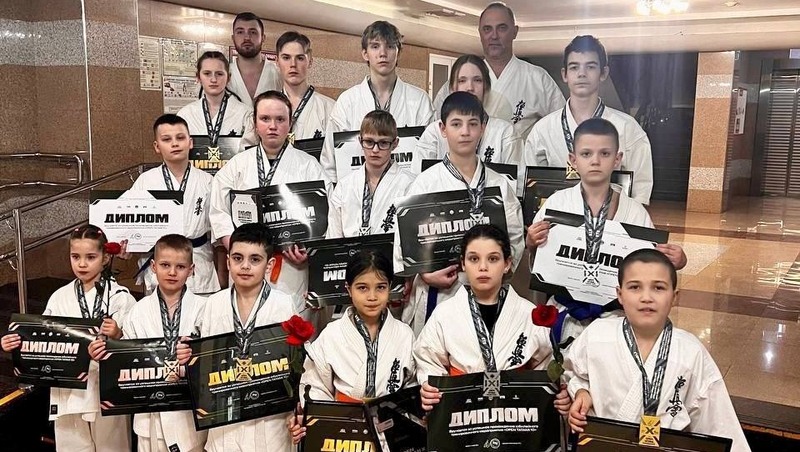 12 медалей завоевали колымчане на межрегиональных соревнованиях по киокусинкай в Хабаровске