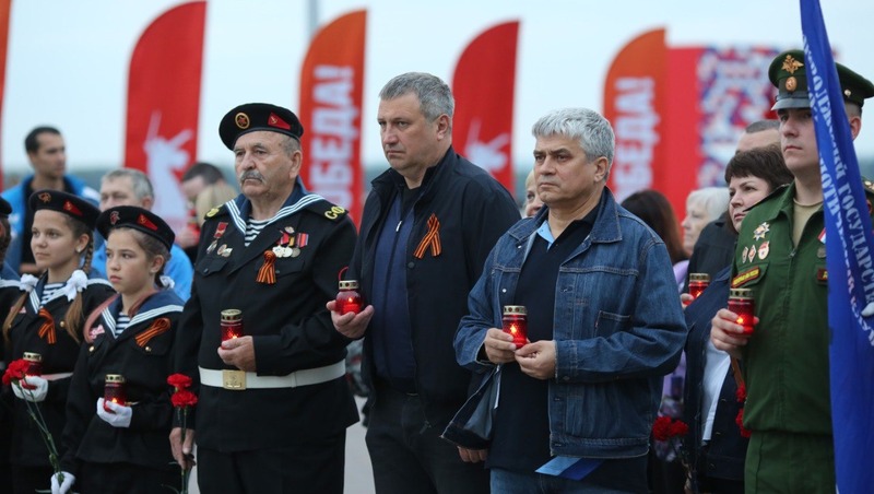 У памятника Соловецким юнгам в Самаре зажгли более 700 свечей