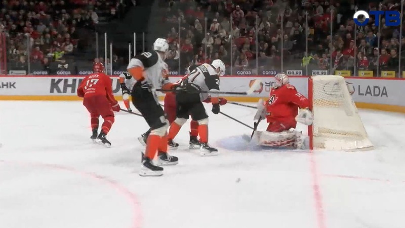 «Автомобилист» обыграл «Амур» в домашней серии КХЛ