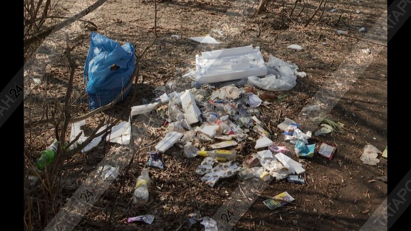 В Казани двор у детсада превратился в свалку и место для пьянок