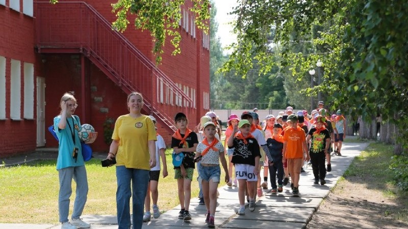 Более 3 000 школьников с начала летних каникул отдохнули в лагерях Омска