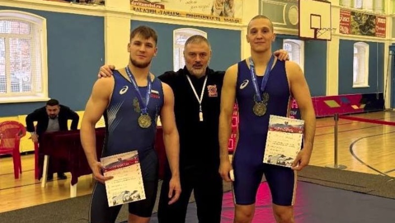 80 атлетов приняли участие в первенстве по греко-римской борьбе в Магадане