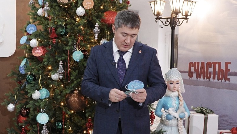 Махонин исполнил новогодние мечты 4-х детей в рамках акции «Ёлка желаний»