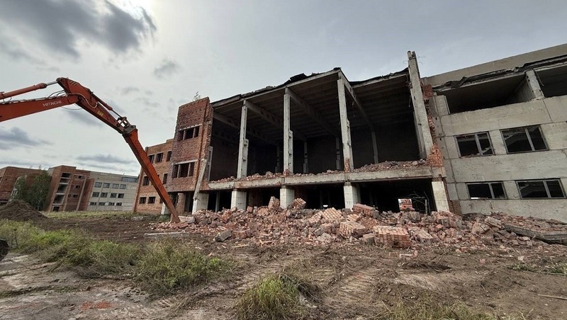 Начали сносить старые здания аэропорта Омск-Федоровка