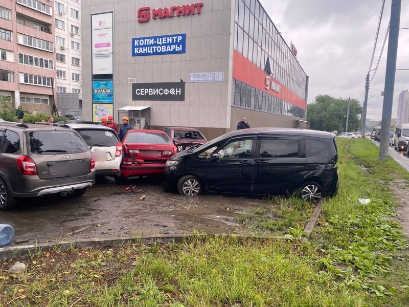 Авария с участием 8 автомобилей случилась в Челябинске 