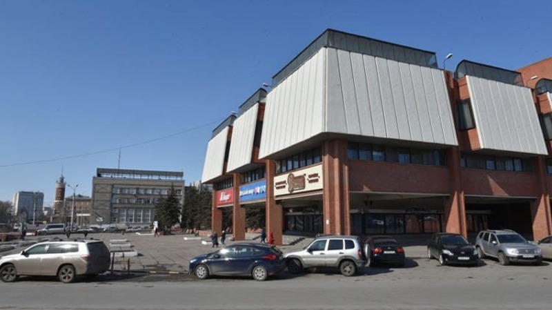 Мэр Шелест прокомментировал снос старых елей возле ТЦ «Омский»