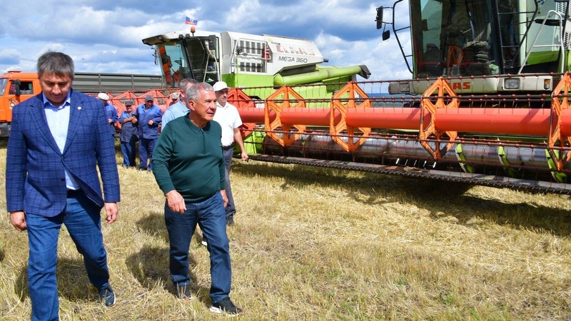Раис РТ проверил урожай и обновленные спортобъекты в Ютазинском районе