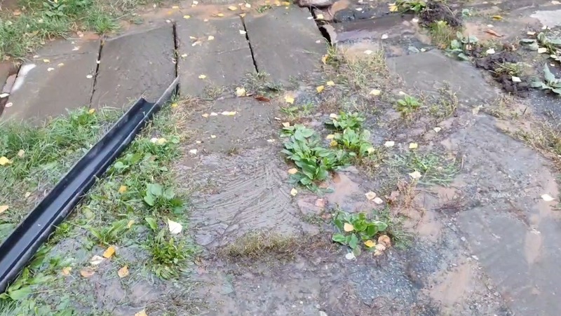 Канализацию прорвало на ул. Павла Морозова в Казани