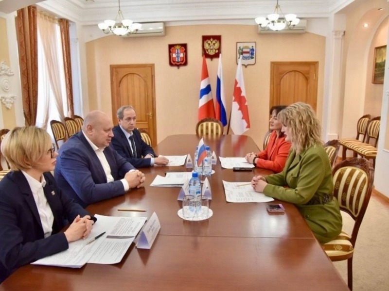 Мэр Шелест: Продолжим обмениваться опытом в сферах культуры, образования со Стахановым