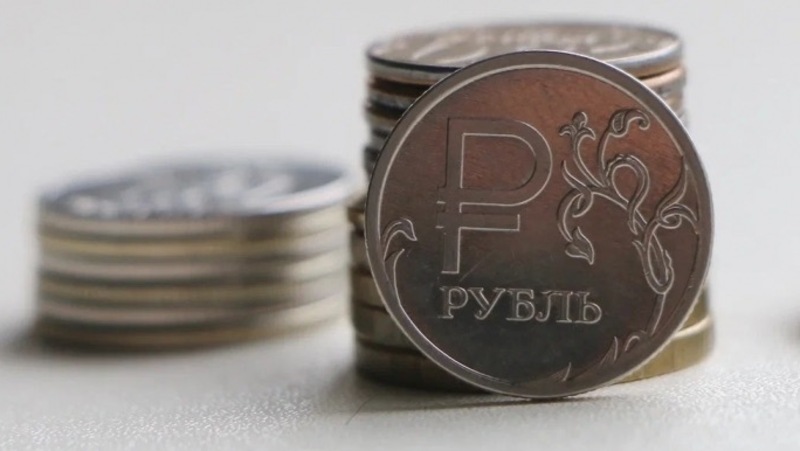 Омичи сдали в банк более полумиллиона накопленных дома монет