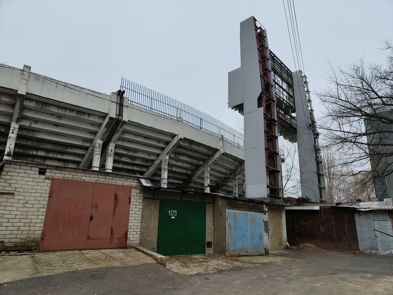 Северную трибуну снесли на воронежском стадионе