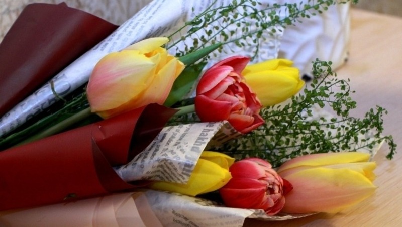 Виталий Хоценко поздравил омичек с 8 марта 