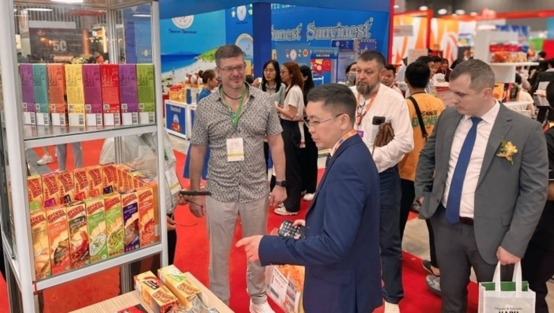Продукты омских производителей участвуют в ключевой продовольственной ярмарке Китая