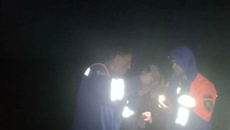 Под Гатчиной спасатели вывели из леса заблудившихся
