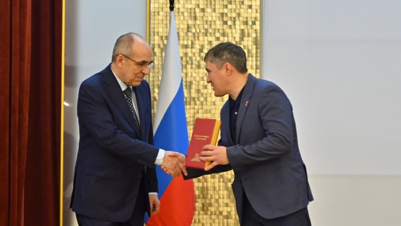 Д. Махонин наградил выдающихся учёных Прикамья за вклад в развитие науки