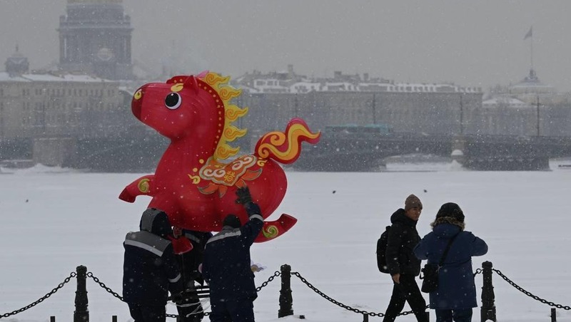 Украшения к китайскому Новому году начали устанавливать в Петербурге