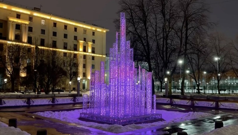 Световые фонтаны окрасятся в цикламеновый цвет к 8 Марта в Петербурге