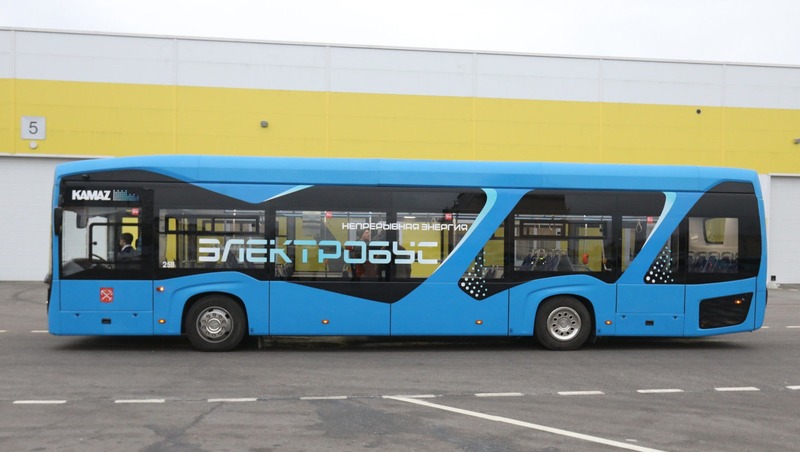 Более 500 новых автобусов и электробусов появятся до 2026 года в Петербурге