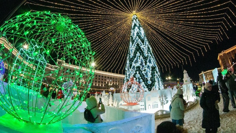 Главный ледовый городок на пл. Революции открылся в Челябинске
