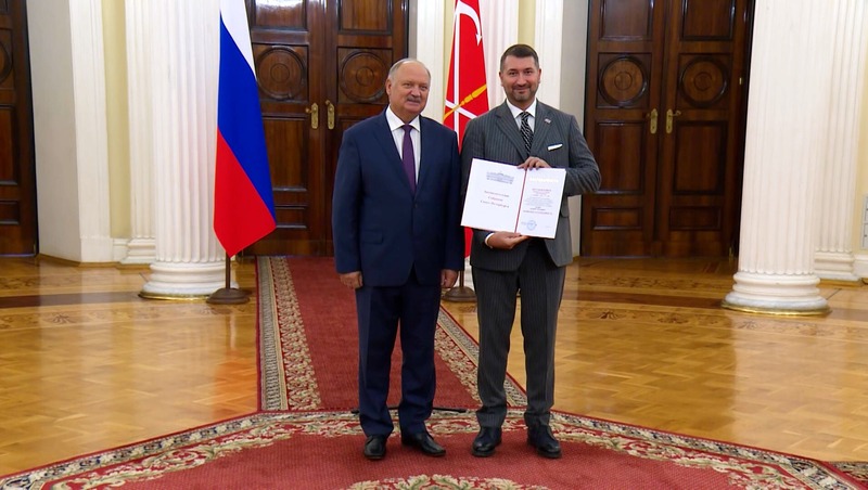 Лучших работников ЖКХ наградили в Петербурге в честь 120-летия профсоюза