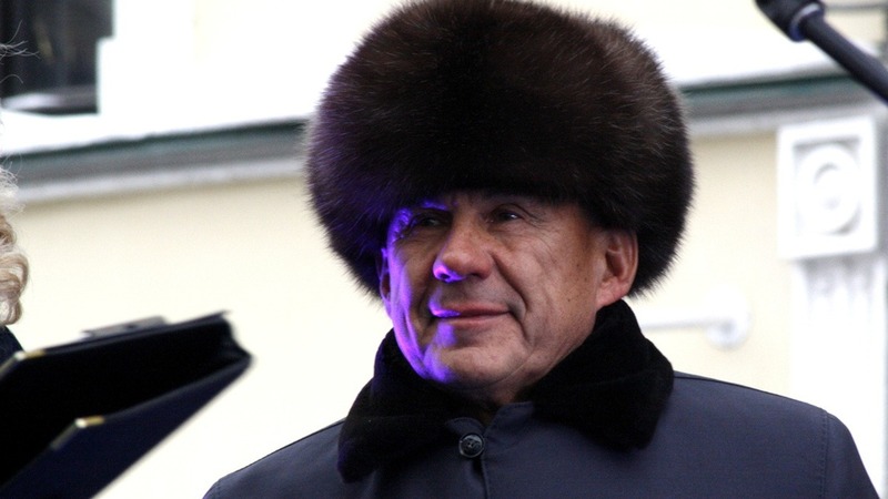 Минниханов поделился мемом про зимнюю резину: «Друзья, пора»