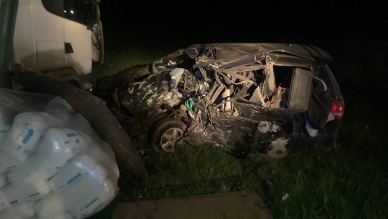 Под Омском в ДТП с фурой погиб водитель иномарки и его пассажир