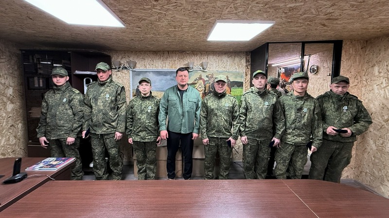 Во время своей рабочей поездки в зону проведения специальной военной операции мэр Уфы вручил заслуженные награды от имени Главы Башкортостана Радия Хабирова. Среди награжденных – боец с позывным «Бача», чья история – пример четкого выполнения воинского долга в непростых условиях.