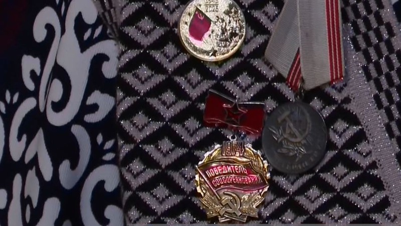 100-летнюю челнинку наградили медалью «100 лет образования ТАССР»