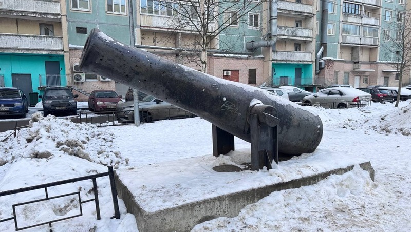 Историческую пушку XIX века рядом с детской площадкой обнаружили в Петербурге