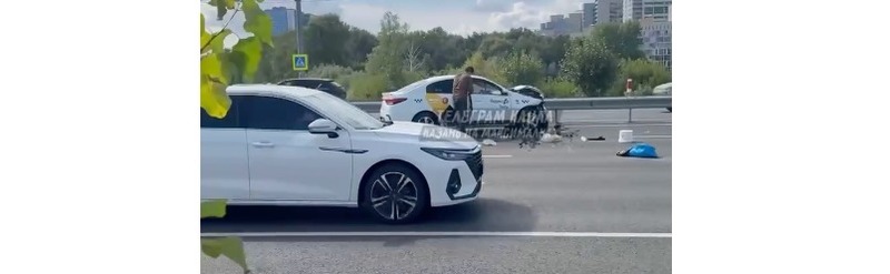 В Казани на Кремлевской дамбе произошло ДТП