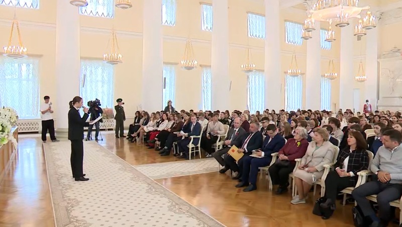 350 школьников принимают участие в молодёжном историческом форуме в Петербурге