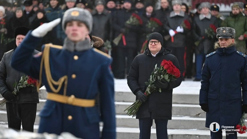 А.Текслер возложил цветы к Вечному огню в память о защитниках Отечества