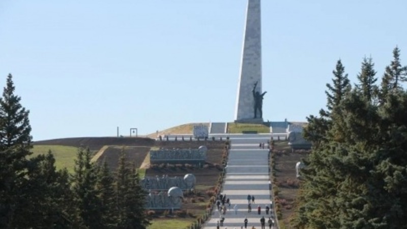 Хоценко поздравил омичей с Днем воссоединения с новыми регионами