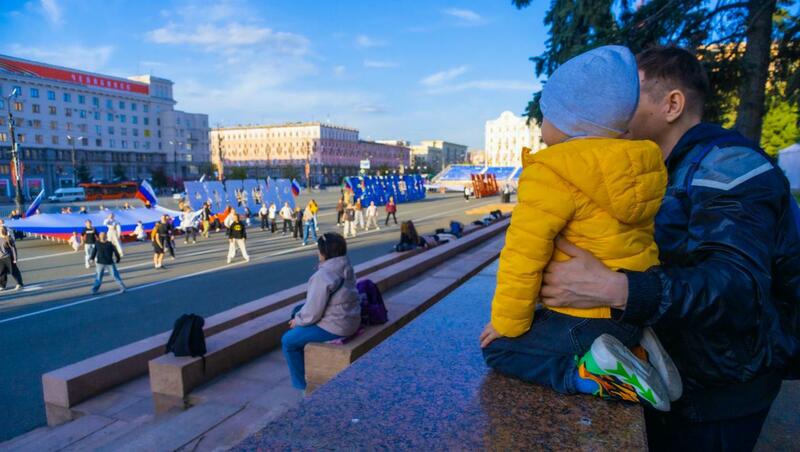 Движение пешеходов по пл. Революции ограничат из-за репетиции Парада Победы в Челябинске 28 апреля